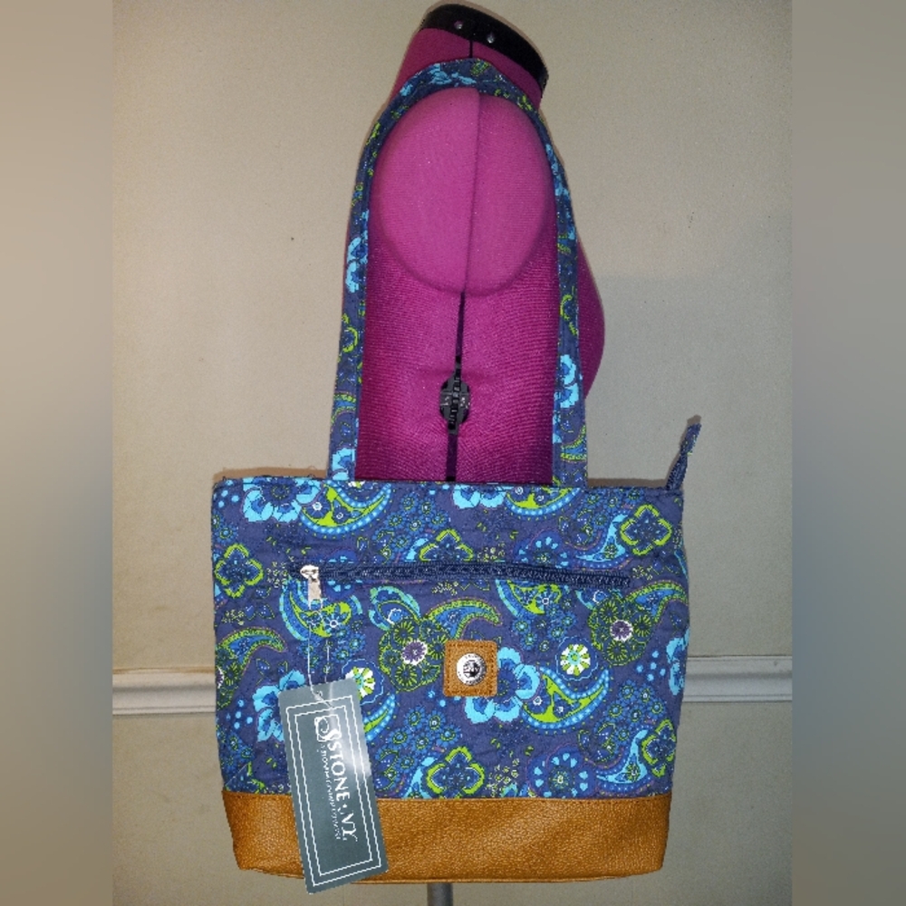 NWT Women's Stone Mountain Accessories Bag